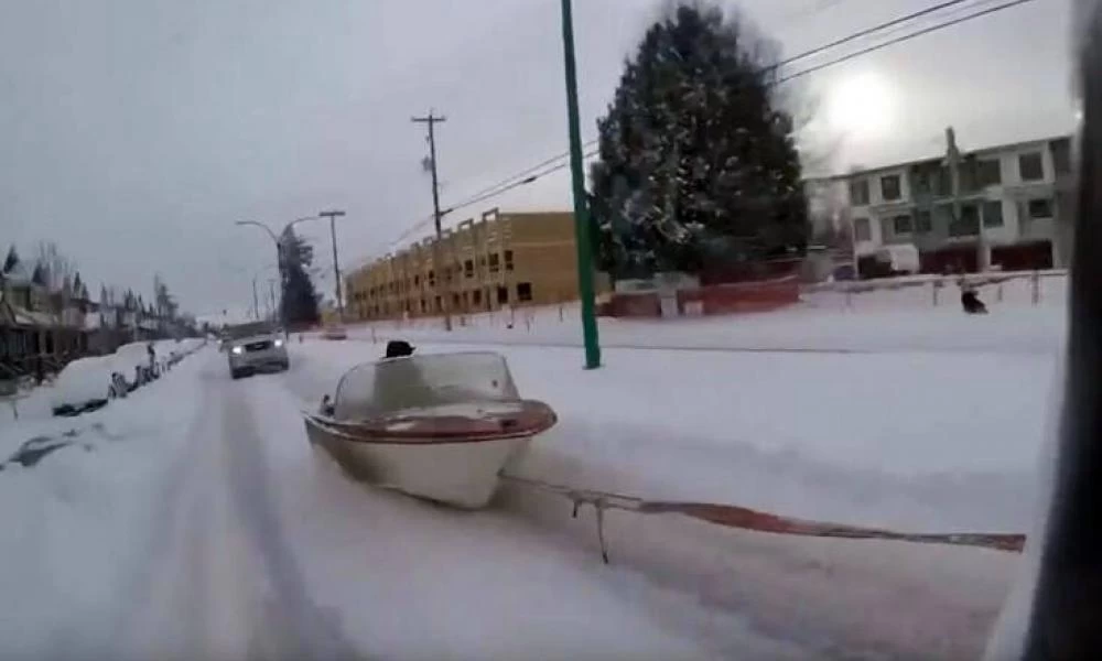 Όταν βγαίνεις για βαρκάδα στο δρόμο!